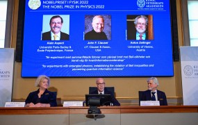 Nobelova nagrada za fiziko trem znanstvenikom za odkritja na področju kvantne mehanike