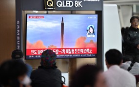 Severna Koreja proti Japonski izstrelila še dve balistični raketi