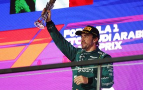Drama na dirki formule 1 v Džedi: Alonso po pritožbi le tretji