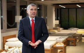 Bivši zaposleni v Studiu Moderna nad Sandija Češka: Očitno si želi v medijih ustvariti podobo poštenega lopova
