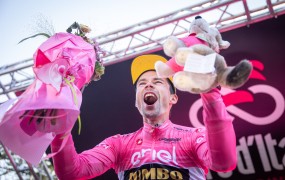 Veličastni Roglič kljub sneti verigi osvojil Svete Višarje in Giro!