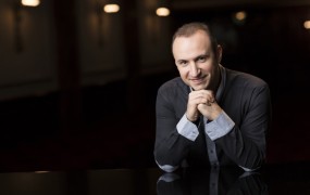 Makedonski pianist Simon Trpčeski obožuje Slovenijo, v Kranjski Gori se je naučil tudi smučati