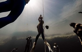 Alenka Artnik spet podrla svetovni rekord: potopila se je 109 metrov globoko