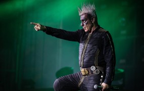 Kontroverzni pevec skupine Rammstein ne bo obtožen posilstev