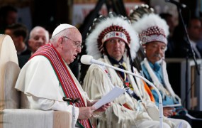 Papež kritičen do katoliških reakcionarjev, ki jim je ideologija nadomestila vero