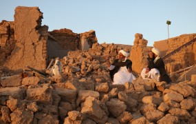 Afganistan stresel uničujoč potres, žrtev na tisoče