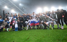 Rajanje v Stožicah: tako so nogometaši slavili zgodovinski uspeh (FOTO)