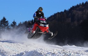 Na Pohorju smrt v nesreči z motornimi sanmi
