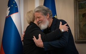 Poglejte, kako je Nataša Pirc Musar objela Pedra Opeko (FOTO)