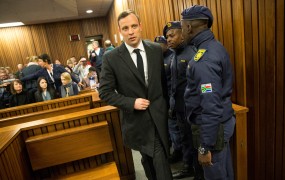 Oscar Pistorius po 11 letih na prostosti; mama njegove žrtve ogorčena