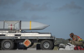 Rekordni poljski nakupi orožja: nabavili bodo še za 3,5 milijarde dolarjev ameriških raket