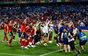 Španija preko Francije v finale Eura