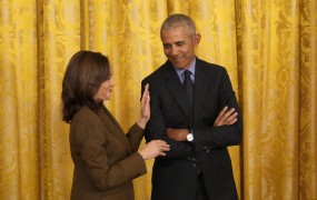 Barack in Michelle Obama podprla kandidaturo Harrisove