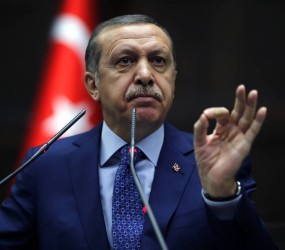 Erdogan pritiska na Švedsko in Finsko in jima grozi, da bo blokiral njun vstop v Nato