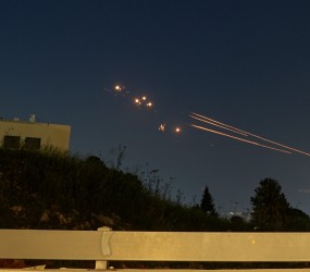 Izrael napadel cilje v Iranu