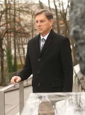 Miro Cerar: Golobova vlada s preveč populizma in premalo strategije