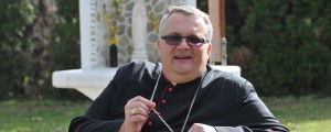 Škof Štumpf zaradi necepljenja pritiska na turniške sestre, bo tudi na duhovnike?