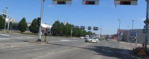 Kaos na obremenjenem križišču v Mariboru; zaradi nedelujočega semaforja prihaja do nesreč
