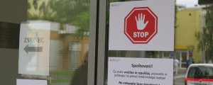 V UKC Maribor polovica covidnih bolnikov hospitaliziranih zaradi drugih bolezni