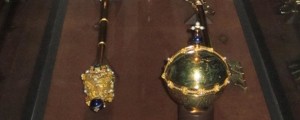 Roparja ukradla švedske kraljeve dragulje, pobegnila z gliserjem