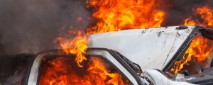 21-letni Kamničan zažigal avtomobile, kradel in grozil, a odkorakal na prostost