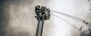 FOTO in VIDEO: Glavnina požara pogašena, ognjeni zublji "pogoltnili" za 10 milijonov evrov zalog