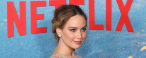 Visoko noseča Jennifer Lawrence navdušila na premieri