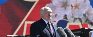 Lukašenko zarožljal z orožjem, na mejo z Ukrajino pošilja specialce