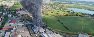 VIDEO in FOTO: V veliki eksploziji v kemični tovarni poškodovanih več oseb, dve huje