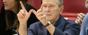 VIDEO: Bush o človeku, ki je sprožil brutalno "invazijo na Irak"