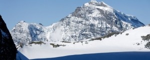 Odlomljen ledenik v švicarskih Alpah terjal žrtve, na kraju približno 40 gorskih reševalcev