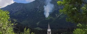 FOTO in VIDEO: Pri gašenju požara na kobariškem Stolu brez dežja ne bo šlo