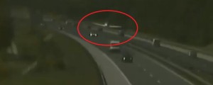 VIDEO: Kamere ujele pristanek letala na gorenjski avtocesti