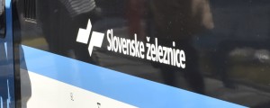 Na slovenskih vlakih velika gneča, beležijo »skokovito« rast števila potnikov, a septembra prihajajo okrepitve