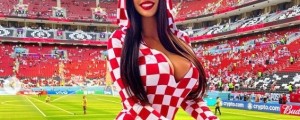FOTO: Najlepša hrvaška navijačica svoje obline kaže tudi v Katarju