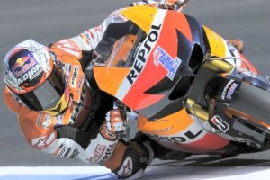 MotoGP: Stoner kljub padcu najhitrejši