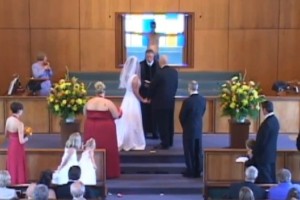 VIDEO: Nepovabljen gost na poroki