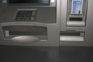 AVDIO&FOTO:  Na Obrežju postavljen nov, brezstični bankomat