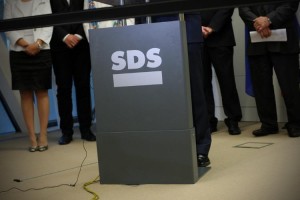 SDS: Izključitev bila napaka