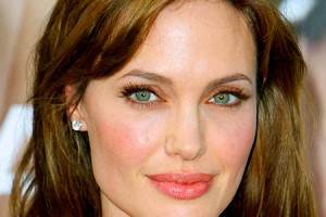 Angelina brez dojk