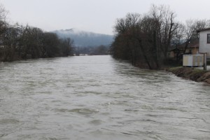 Iz Ljubljanice potegnili truplo moškega, vendar ne gre za pogrešanega italijanskega študenta