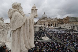 Kanonizacijo papežev v živo spremljali številni Slovenci