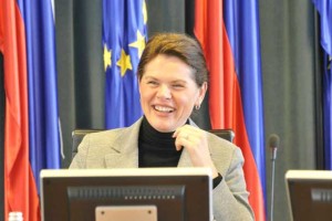 Bo Bratuškova upala Bruslju sebe predlagati kot kandidatko za evropsko komisarko?