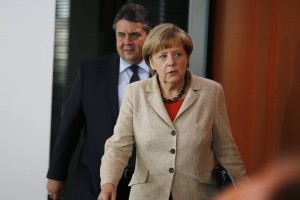 Merklova Putina poziva, naj vpliva na separatiste v Ukrajini