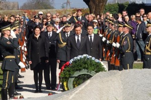 Državni vrh se je s polaganji vencev poklonil pokojnim