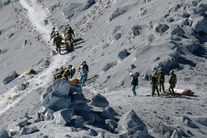 Na japonskem ognjeniku se nadaljuje reševalna akcija