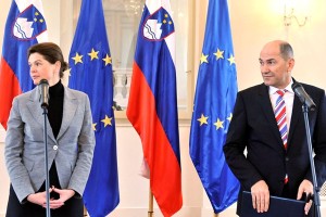 Bivši premier Janša je vplivnejši od zdajšnje premierke Bratuškove