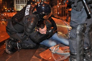Sodišče izpustilo vse tri pridržane zaradi nasilja na protestih