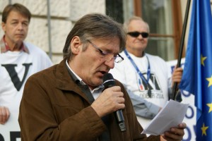 Dr. Vasko Simoniti pred sodiščem: Hiša, pred katero stojimo, je hiša sramote