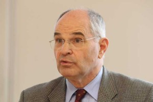 »Vase zagledan državni uslužbenec,« so študentje zapisali o generalnem državnem tožilcu